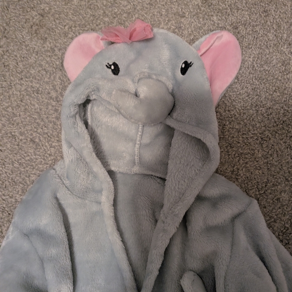 3 For $18 Hasbro Gray and Pink Elephant Kids Robe - Picture 4 of 6